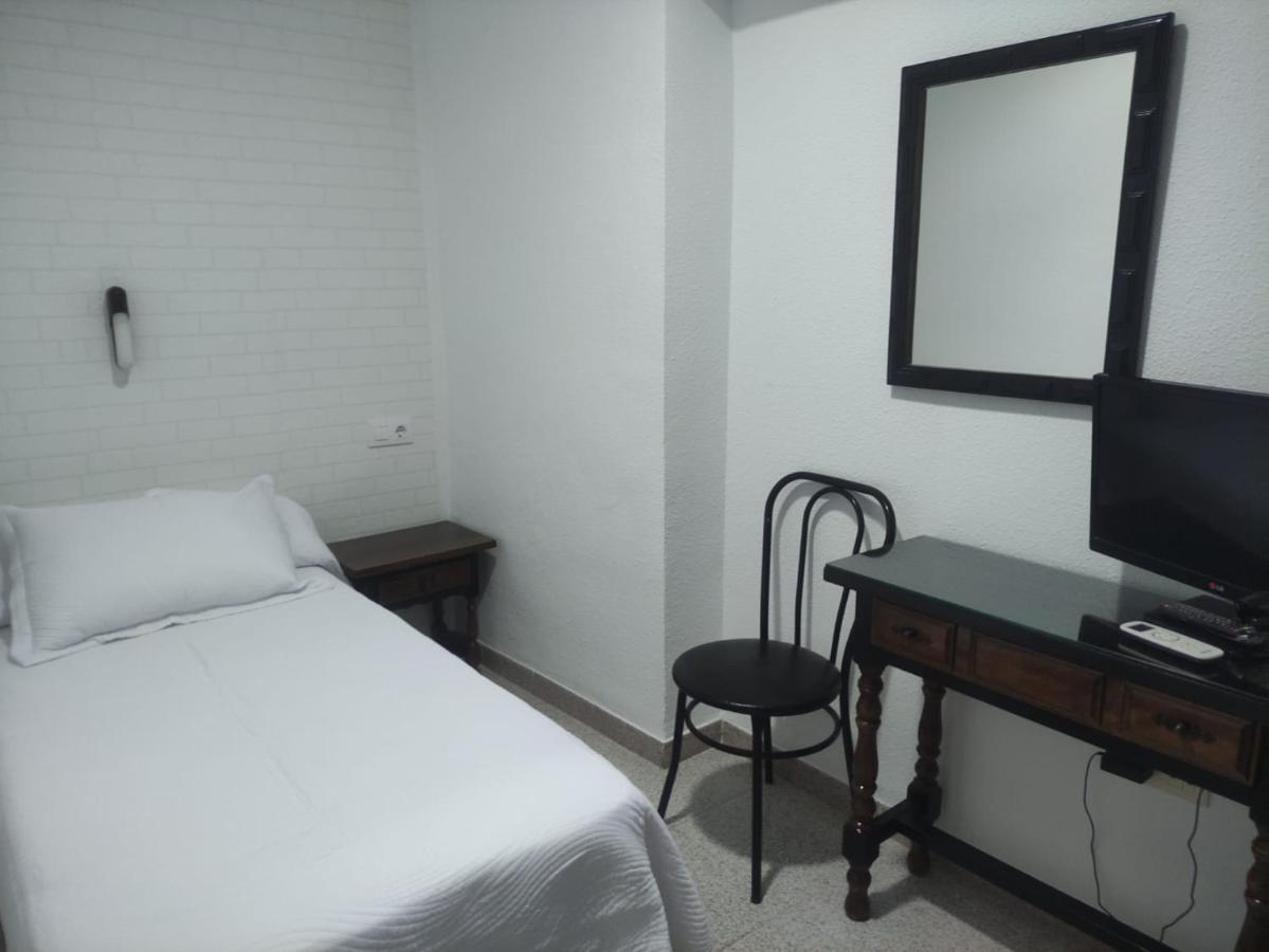 Rincon Extremeno Hotel Plasencia Exterior photo