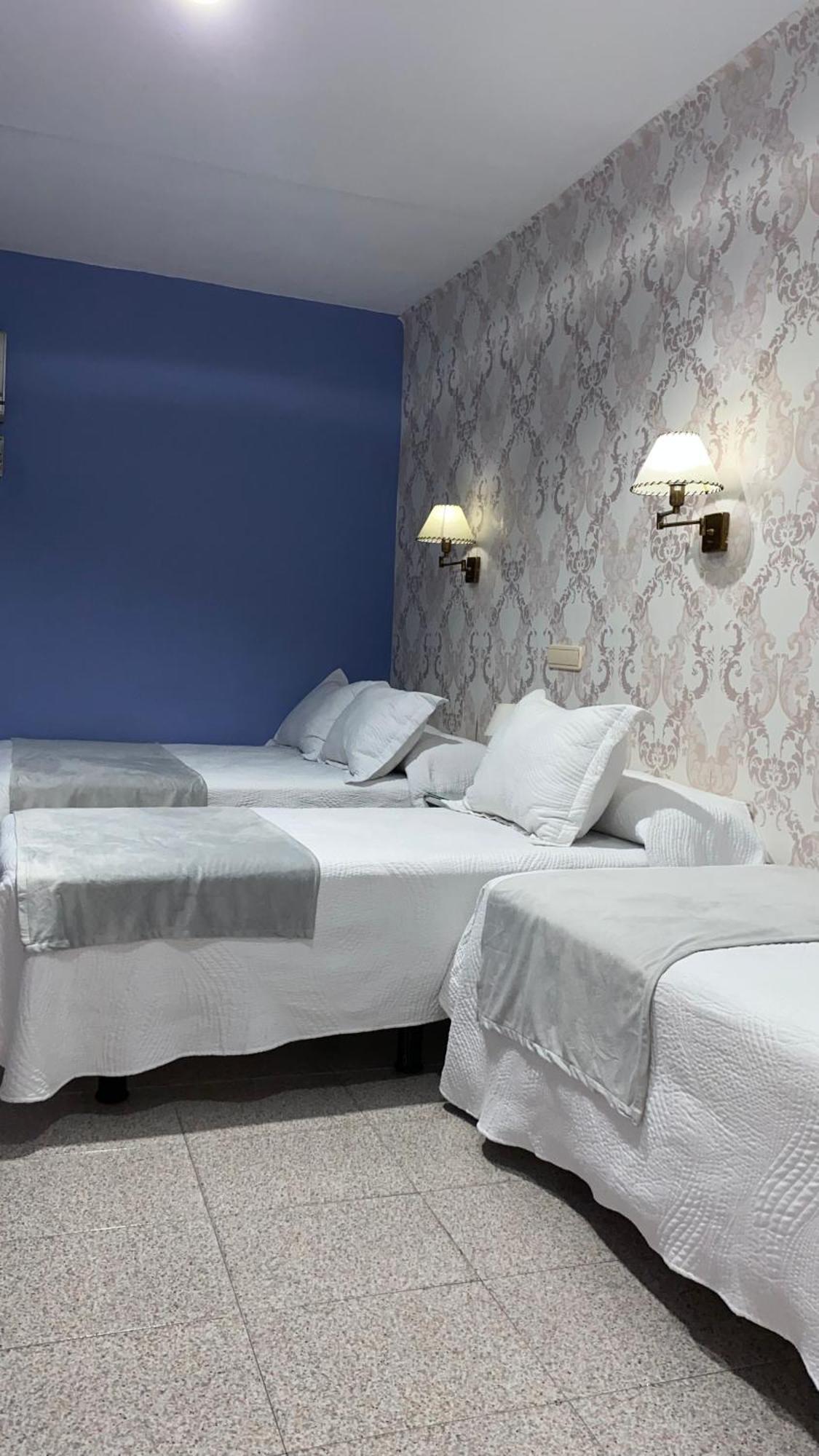 Rincon Extremeno Hotel Plasencia Exterior photo