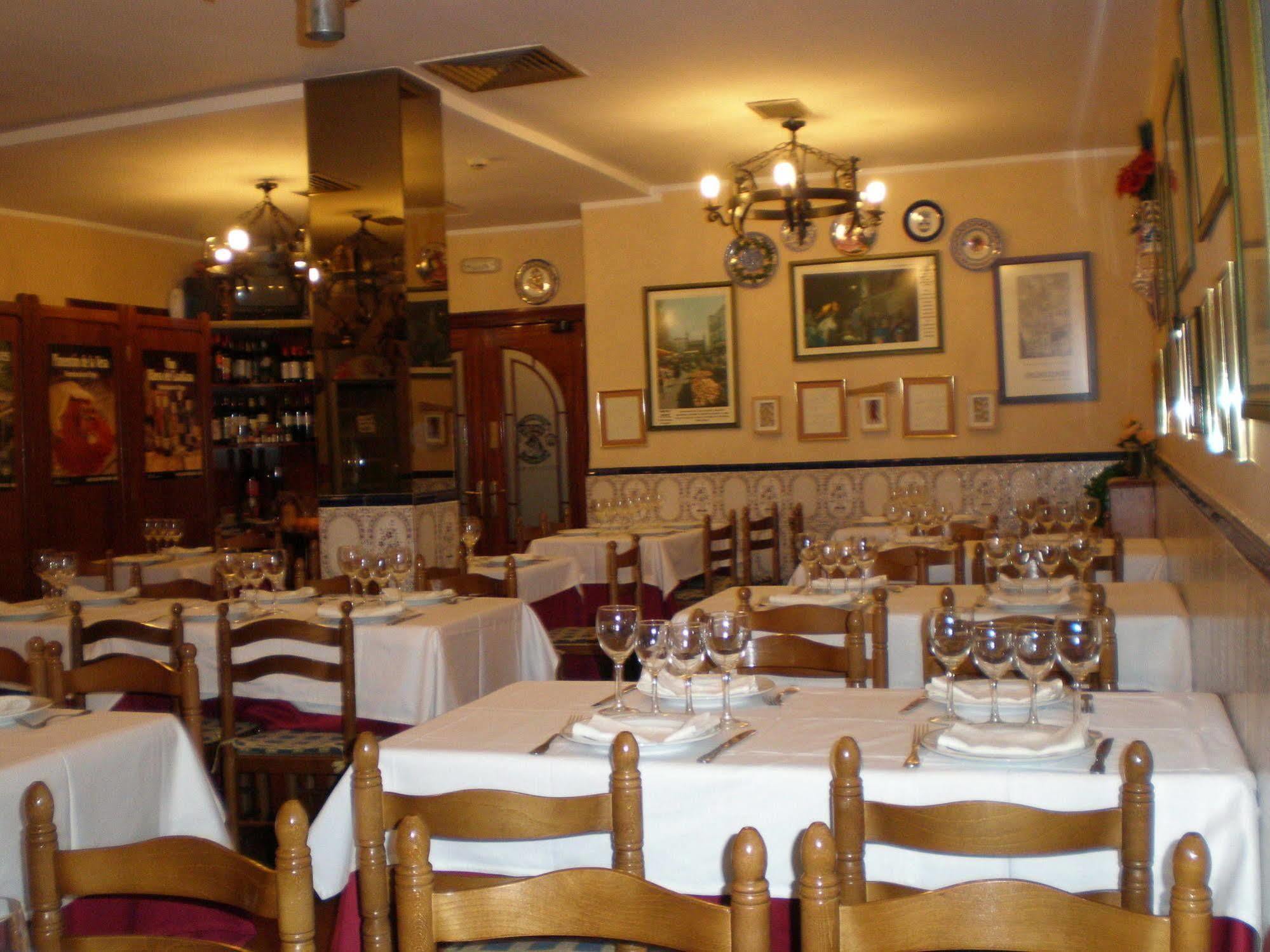 Rincon Extremeno Hotel Plasencia Exterior photo